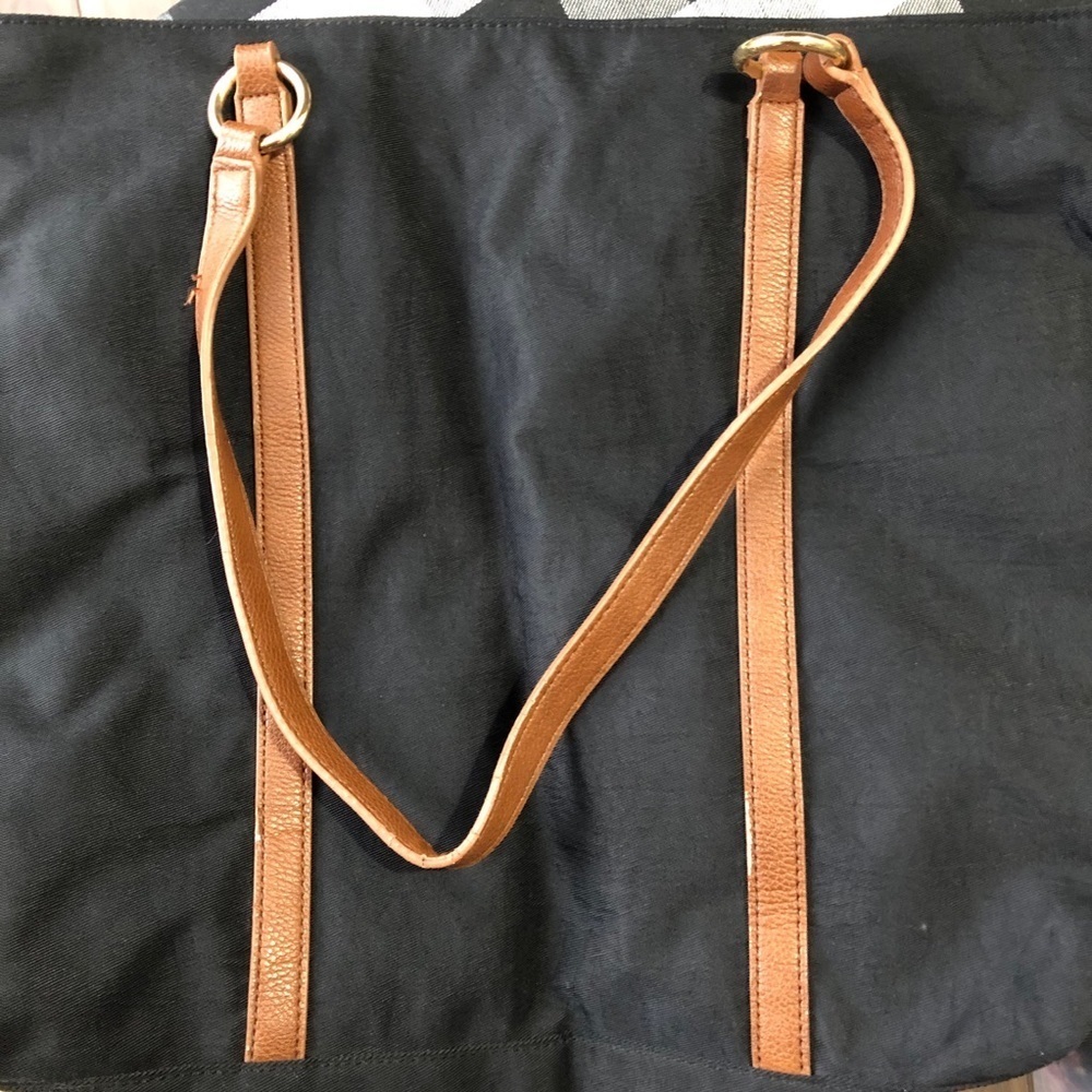 Banana  republic black travel/shopping/hobo bag - Picture 3 of 6